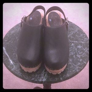 Lottas strapping clog 🌸🌺